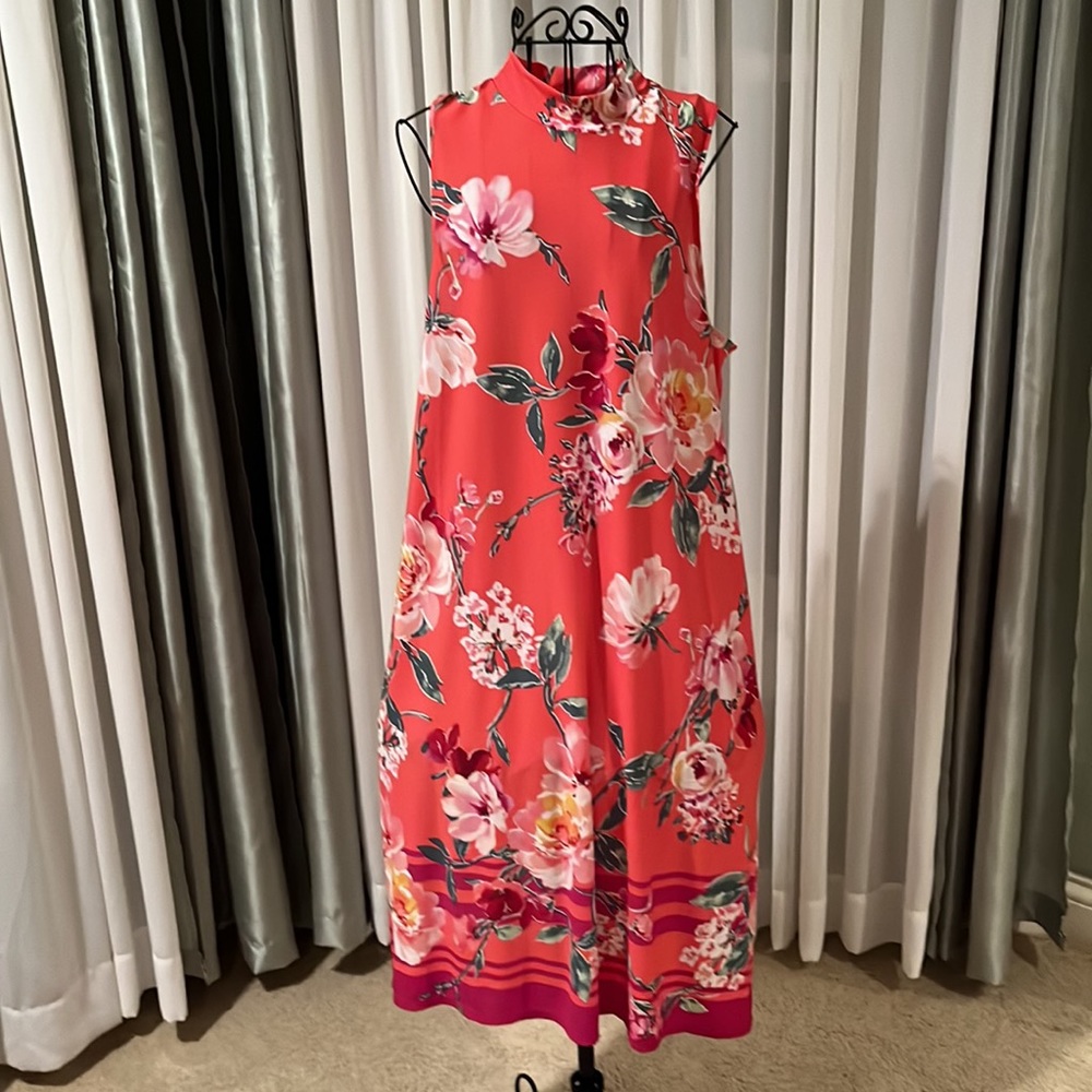 NWT - beautiful pink flowered dress - size 10